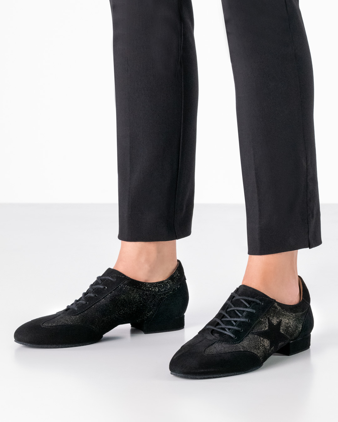 Chaussure d'entraînement noire à semelle fendue de Werner Kern