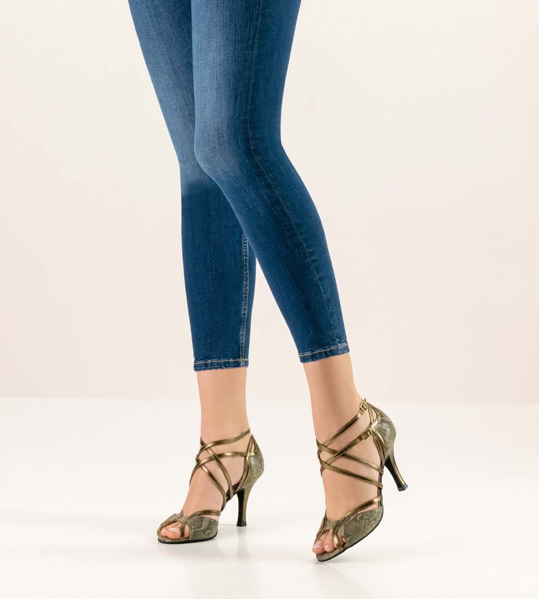 Penelope Nueva Epoca Tango Chaussures de danse pour femmes en combinaison avec un jean bleu