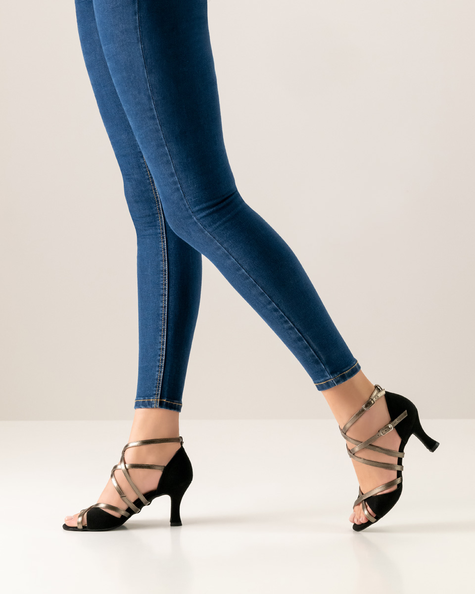 Eva blue-jeans en combinaison avec des chaussures de danse pour dames de Werner Kern en noir et argent antique