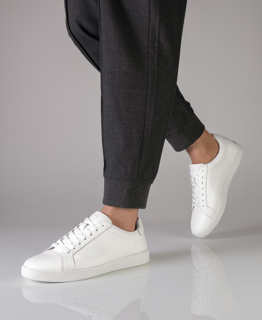 Baskets de danse légères pour hommes en cuir blanc avec semelle intérieure amovible de Suny.