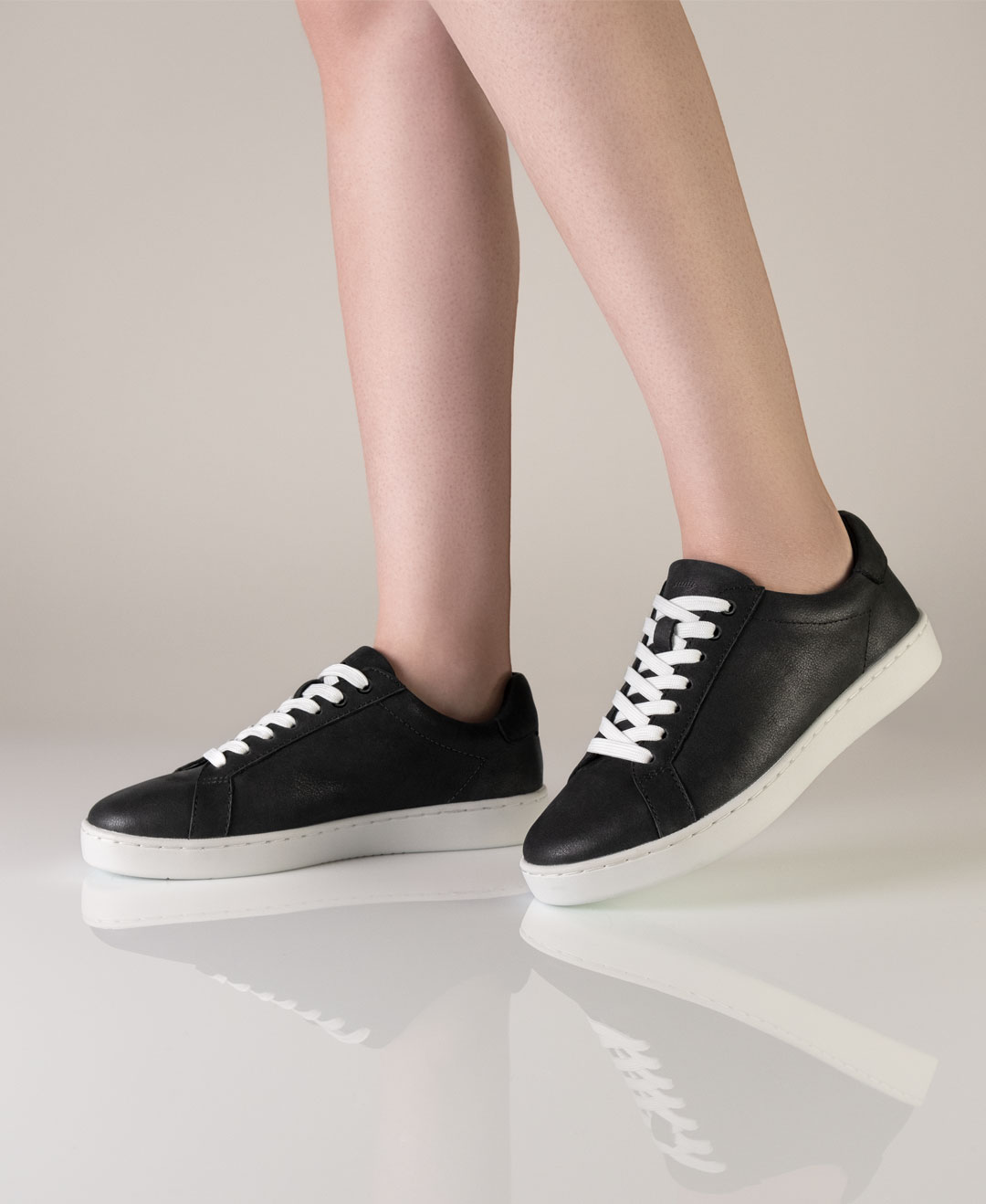 Baskets de danse classiques noires pour femmes avec semelle blanche en PU