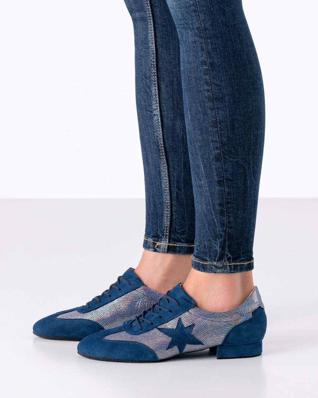 Chaussures de danse d'entraînement bleues au look sneaker de Werner Kern avec talon plat de 1,5 cm