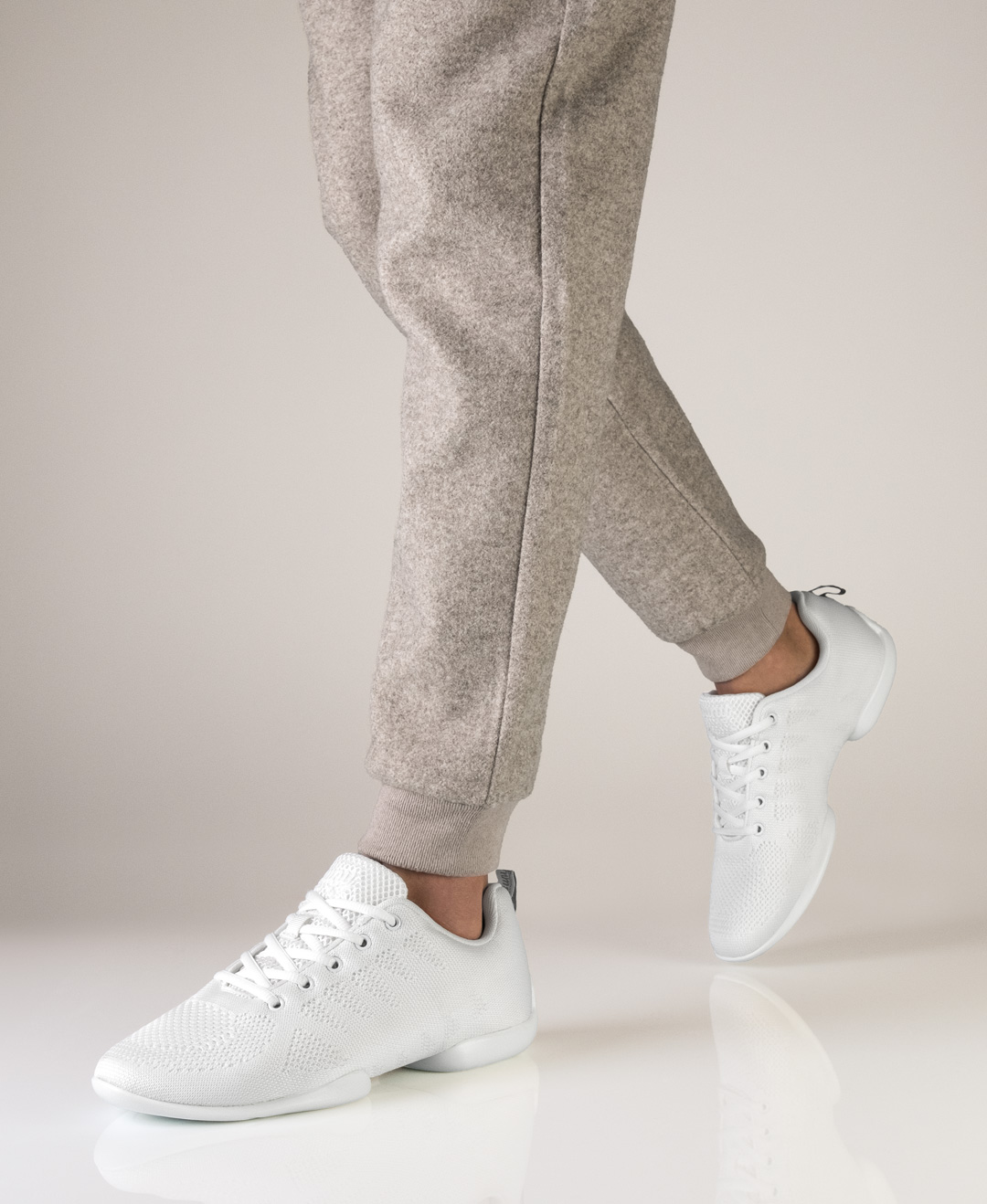 Baskets de danse Suny 4060 blanches avec semelle divisée.