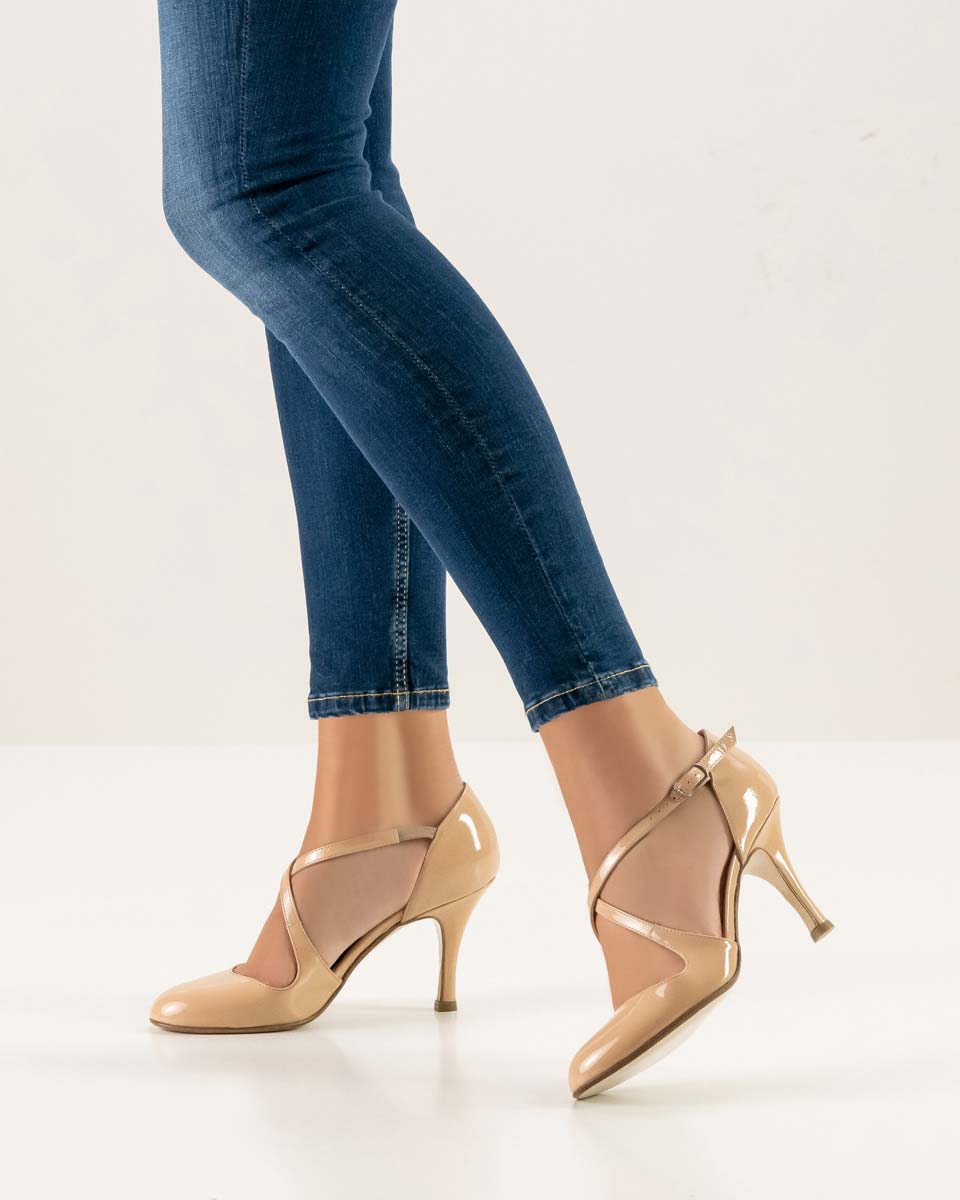 Aurora Jeans bleu combiné avec une chaussure de danse pour femme Nueva Epoca de couleur beige