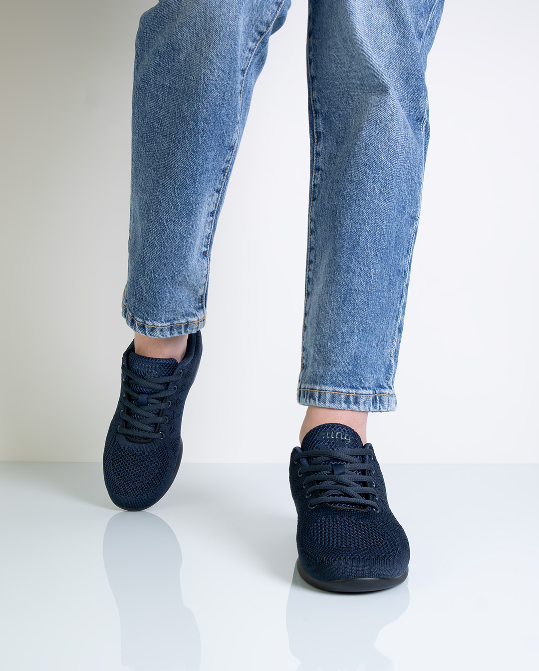 Sneaker 130 Baskets de danse bleu foncé pour femmes, idéales pour la danse en ligne, la kizomba et la bachata, par Suny.