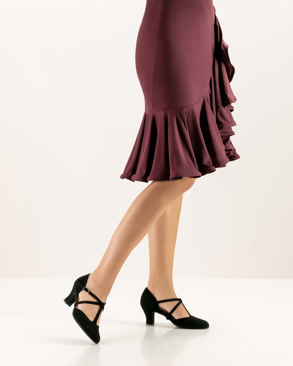 Merle Werner Kern Chaussures de danse pour femmes avec talon de 6 cm en combinaison avec une robe couleur bordeaux