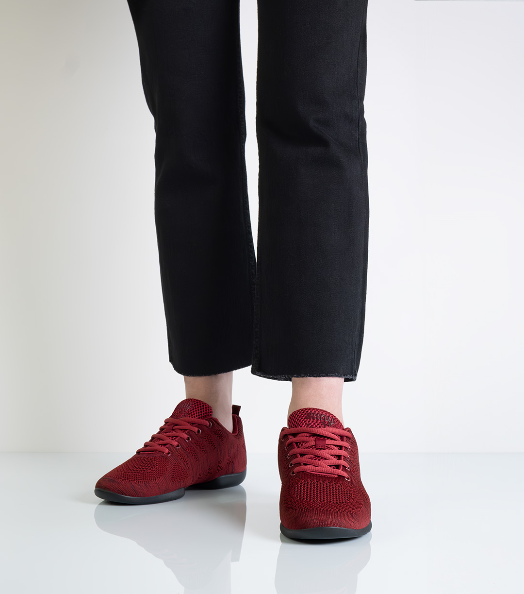 Baskets de danse rouges et légères pour femmes, avec laçage à cinq trous, par Suny.