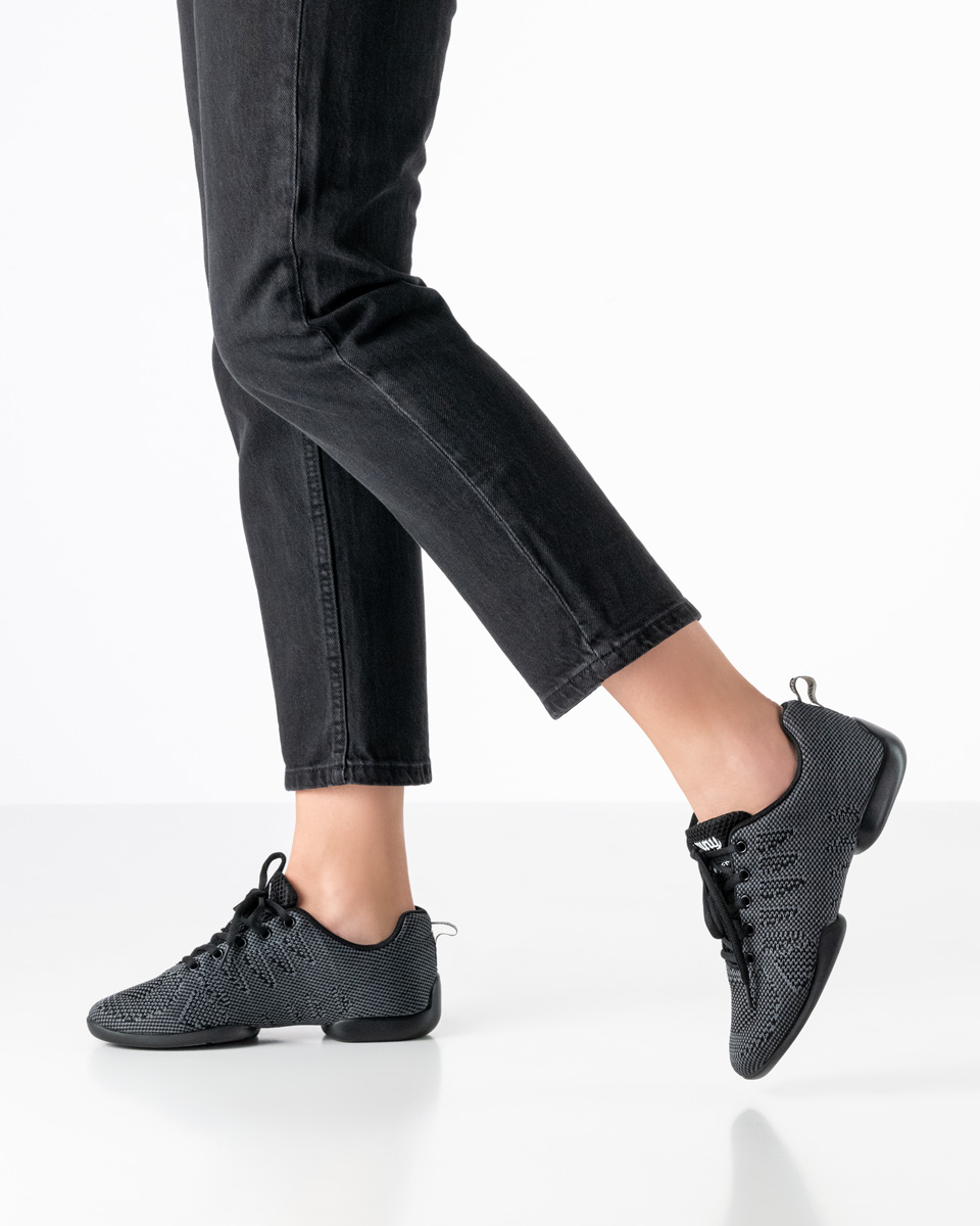 Sneaker en knitting gris noir avec un laçage 5 trous