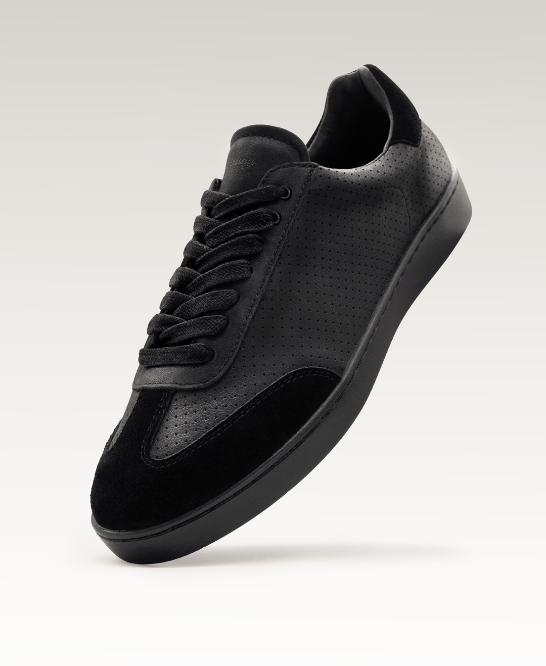 Baskets 7030 pour femmes avec trois points de pivot pour une rotation parfaite