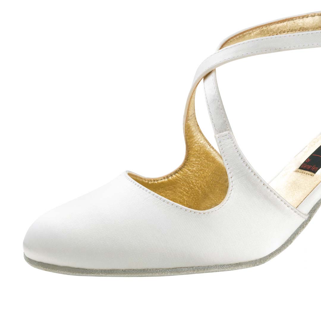 India détail fermé de la chaussure de mariée Nueva Epoca