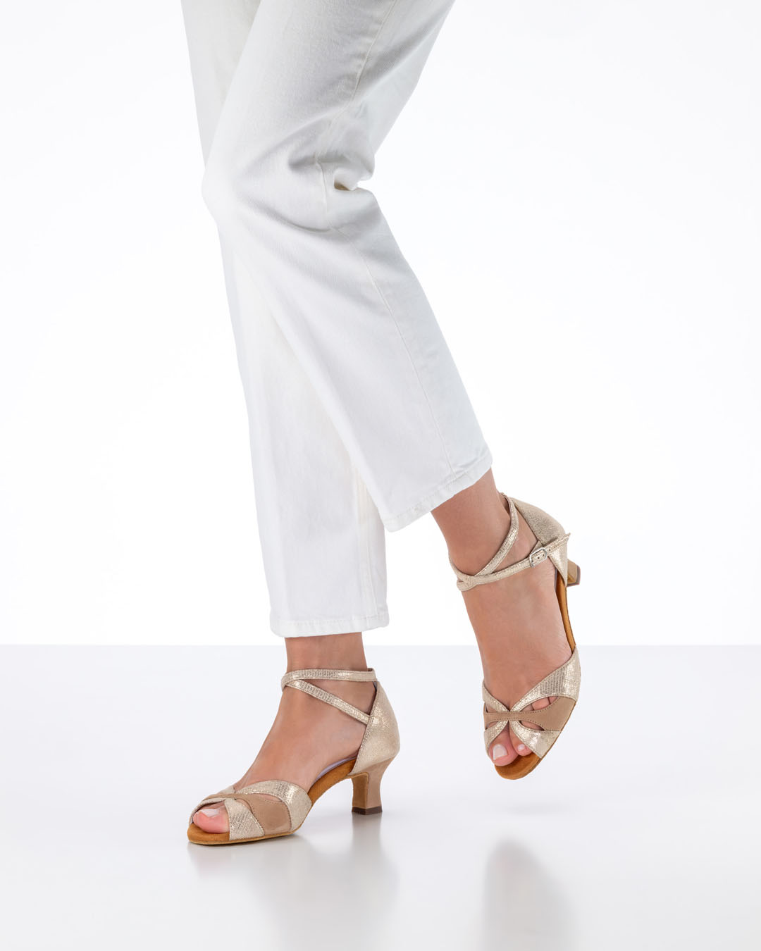Sandales de danse beige et dorées à talon évasé de 5 cm, signées Anna Kern