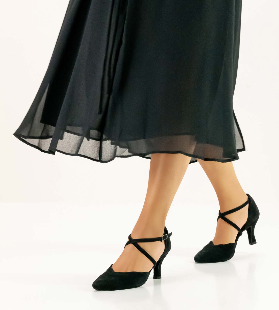 672 Chaussure de danse fermée pour dames Anna Kern en combinaison avec une jupe noire