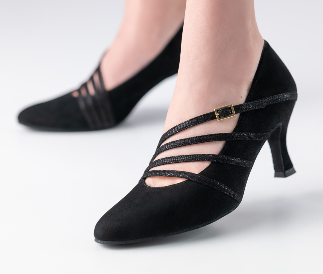 Vue détaillée Chaussures de danse pour femmes Jackie de Werner Kern avec lanières en cuir velours souple noir et talon de 6,5 cm.
