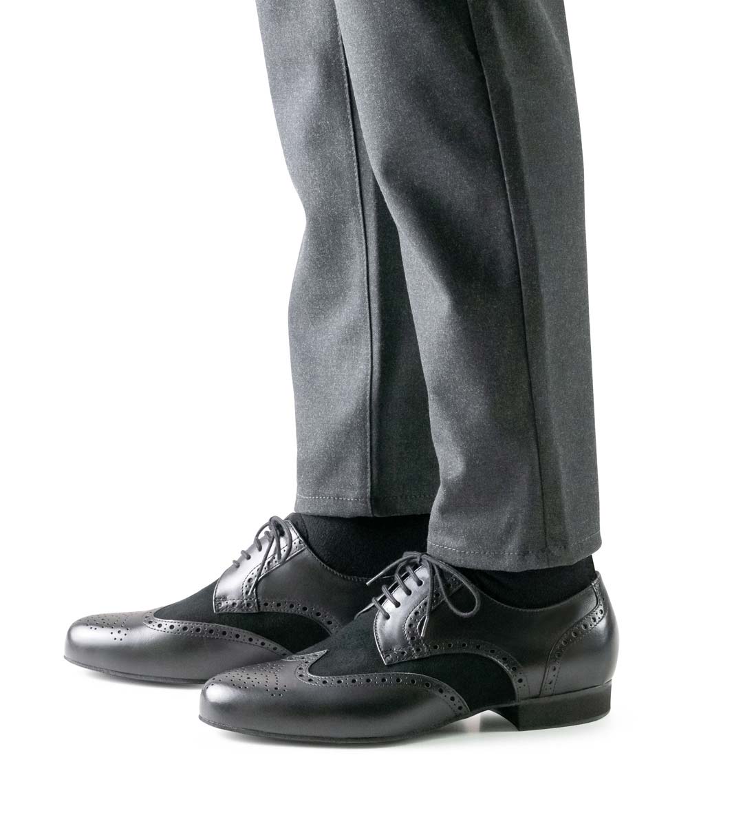 Remo pantalon gris en combinaison avec Werner Kern chaussures de danse pour hommes en velours et cuir