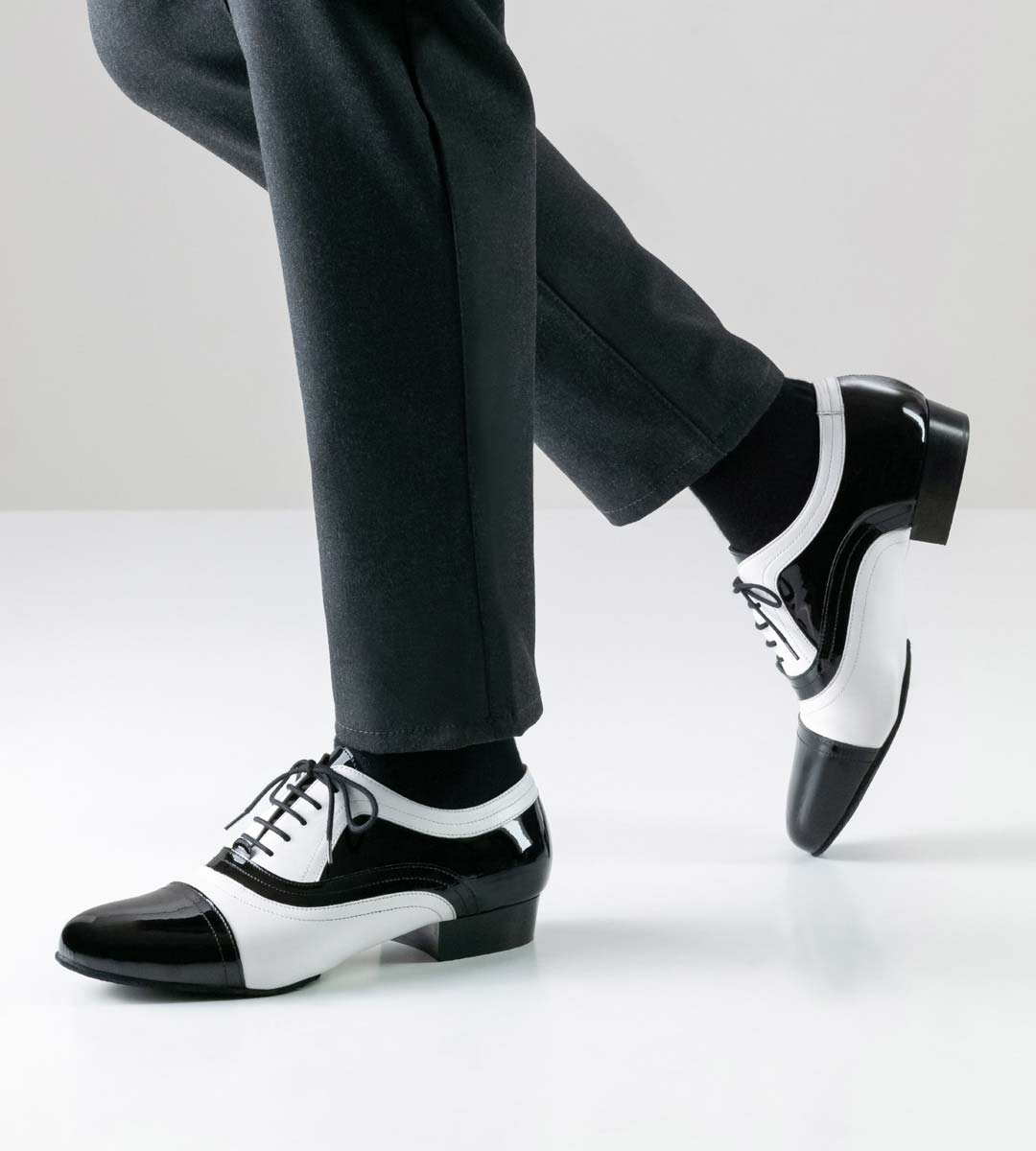 Chaussures de danse pour hommes de Nueva Epoca en cuir et vernis avec semelle divisée