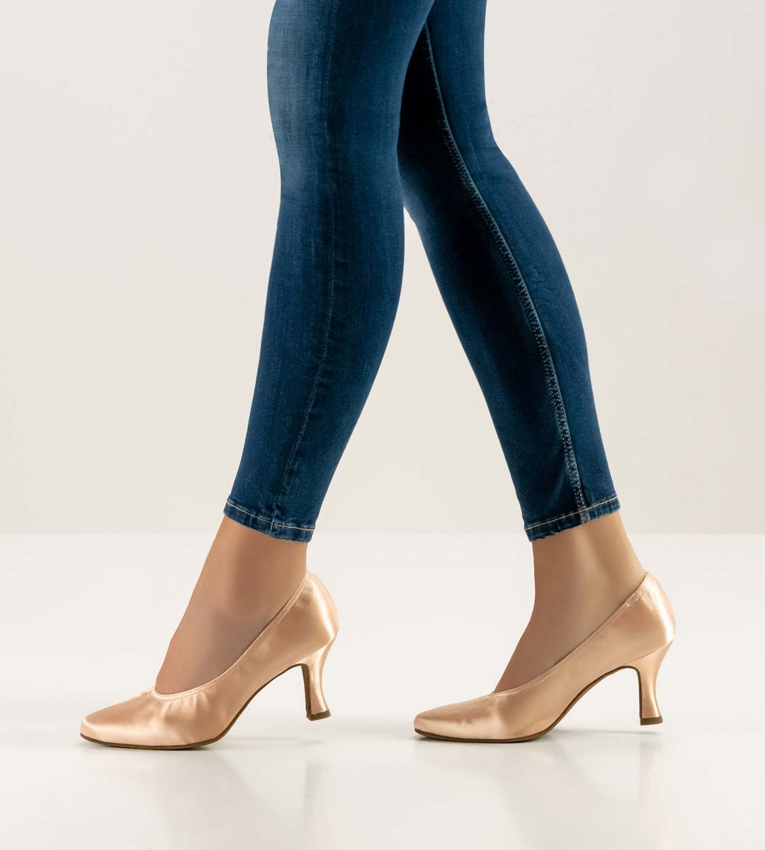 Laura Chaussure de danse standard pour femmes en satin chair avec sangle élastiquée