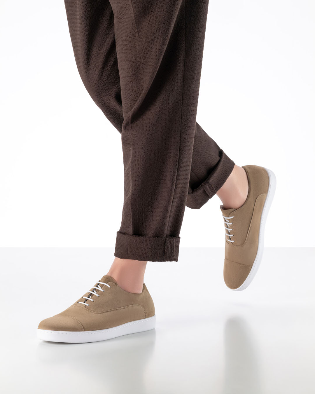 Riva Chaussures de danse beiges à lacets de la marque Werne Kern, dotées d'une semelle de basket blanche, pour l'intérieur et l'extérieur