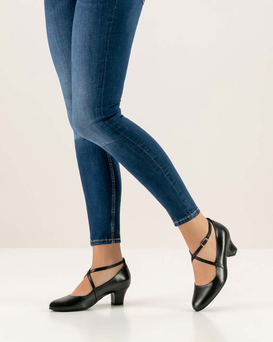 Sidney Chaussures de danse classique Werner Kern pour femmes combinées avec un jean bleu