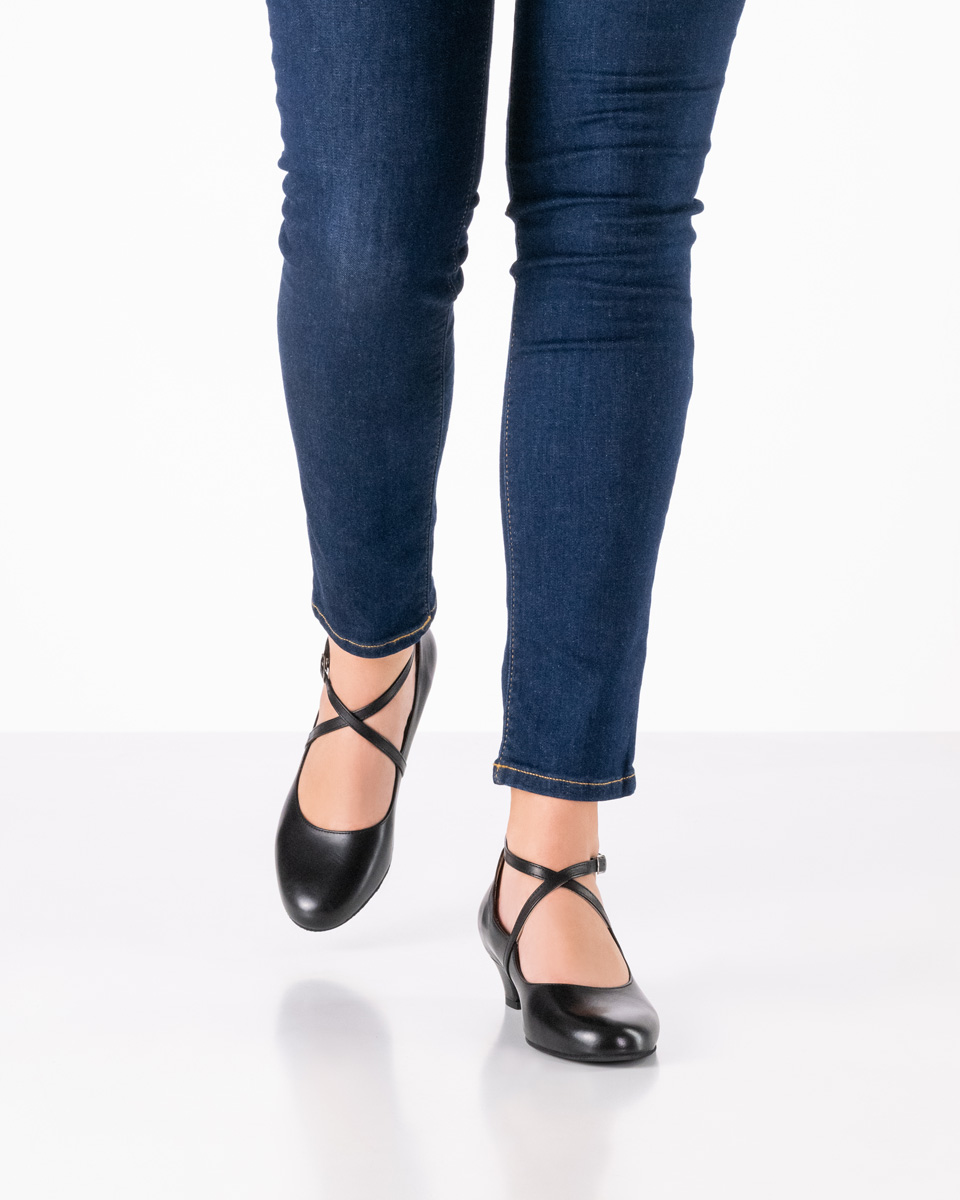 Werner Kern Stine - Chaussures de danse pour femme en cuir Nappa noir, découpe décolletée attrayante pour un maintien optimal avec une bride de cheville et une semelle intérieure interchangeable en cuir, hauteur de talon confortable de 3,4 cm