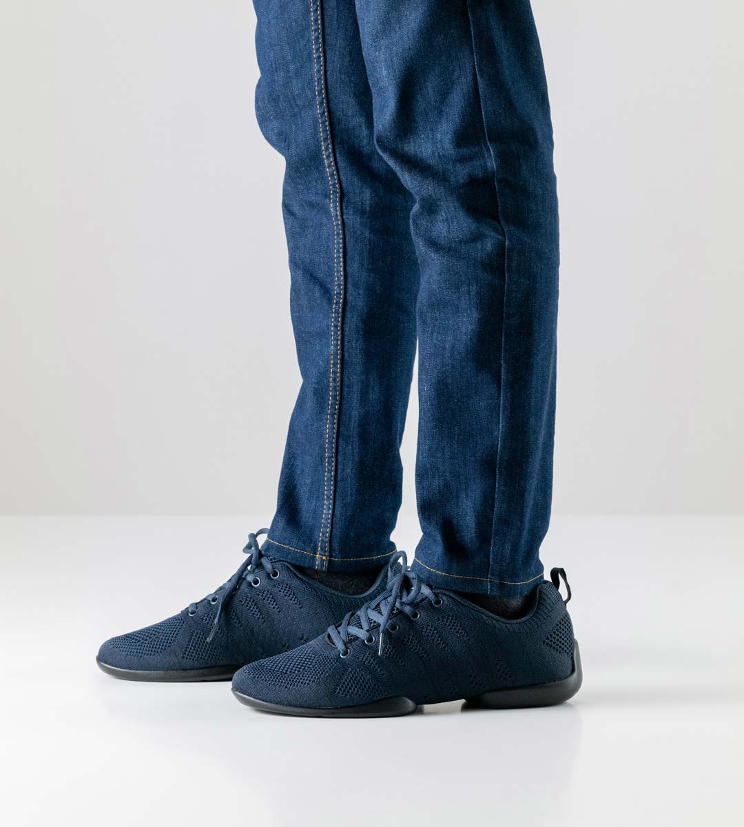 4030 Sneakers de danse bleues pour hommes en combinaison avec un jean bleu