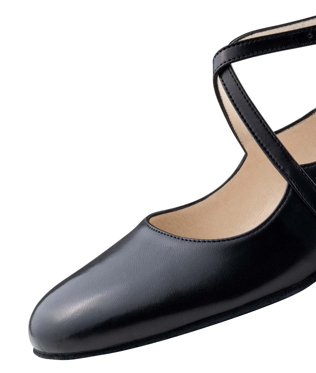 Fanny Vue détaillée de la partie avant de la chaussure de danse fermée Werner Kern pour femmes