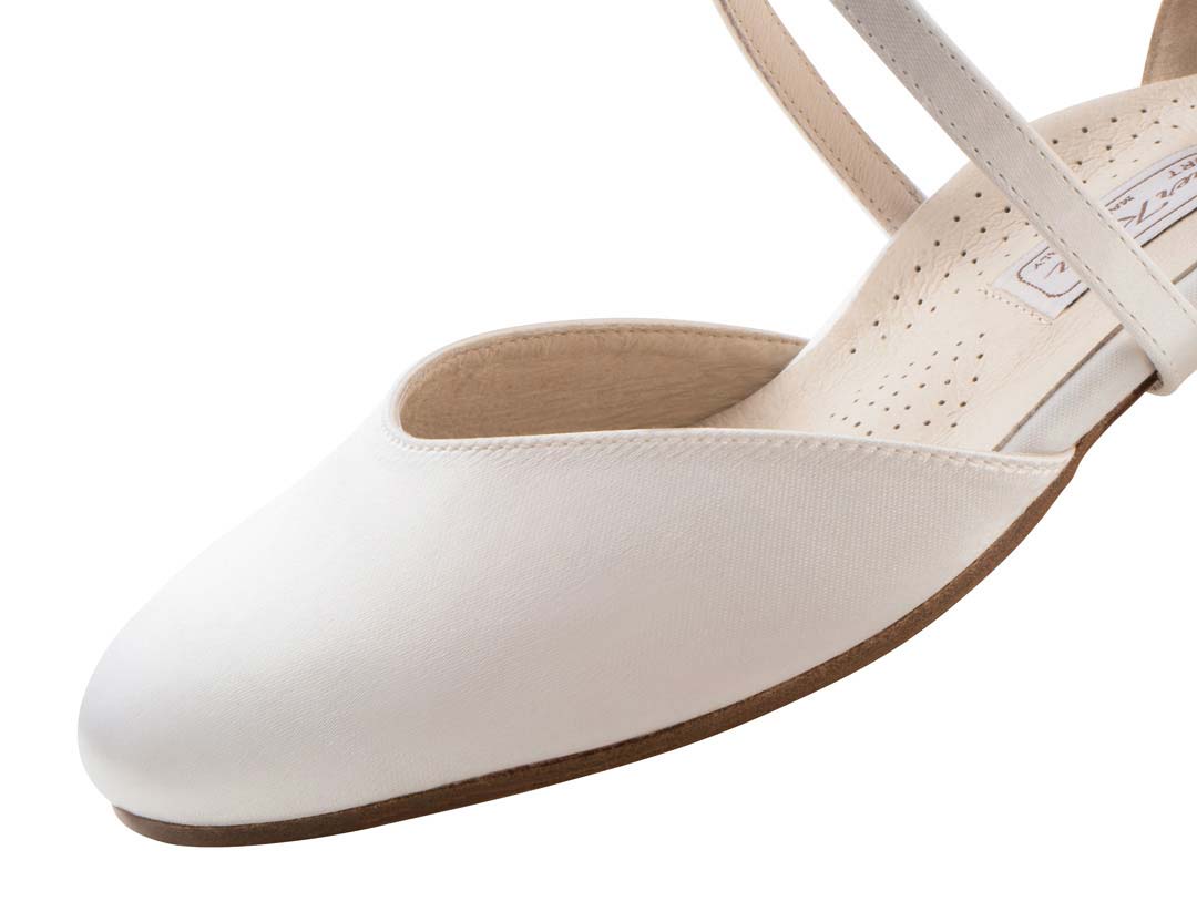 Felice Vue en détail de la chaussure de mariée blanche Werner Kern
