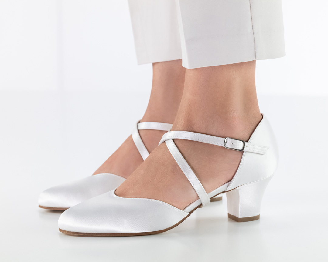 Felice Vue en détail de la chaussure de mariée blanche Werner Kern