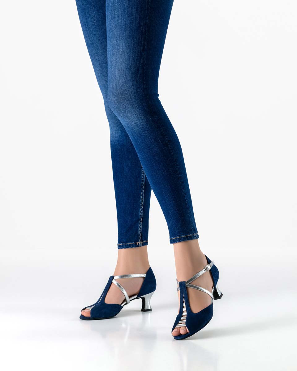 Holly Jeans bleu combiné à une chaussure de danse pour femme ouverte Werner Kern en velours