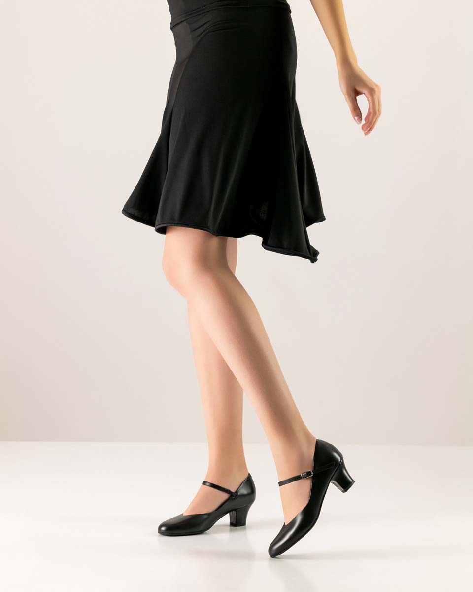 Gina Chaussures de danse confortables pour femmes de Werner Kern photographiées avec une robe noire