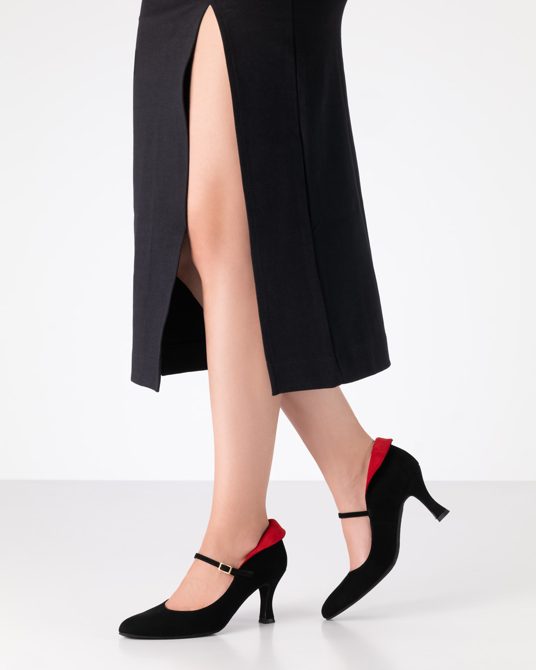 Geschlossener Tanzschuh aus weichstem Velourleder und 6,5 cm Absatz von Werner Kern.