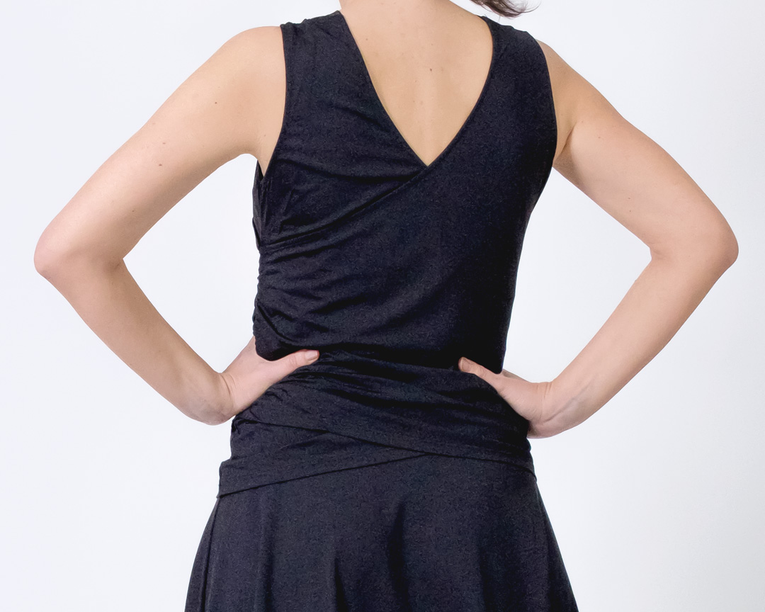 Dos nu du haut de danse Sira en noir