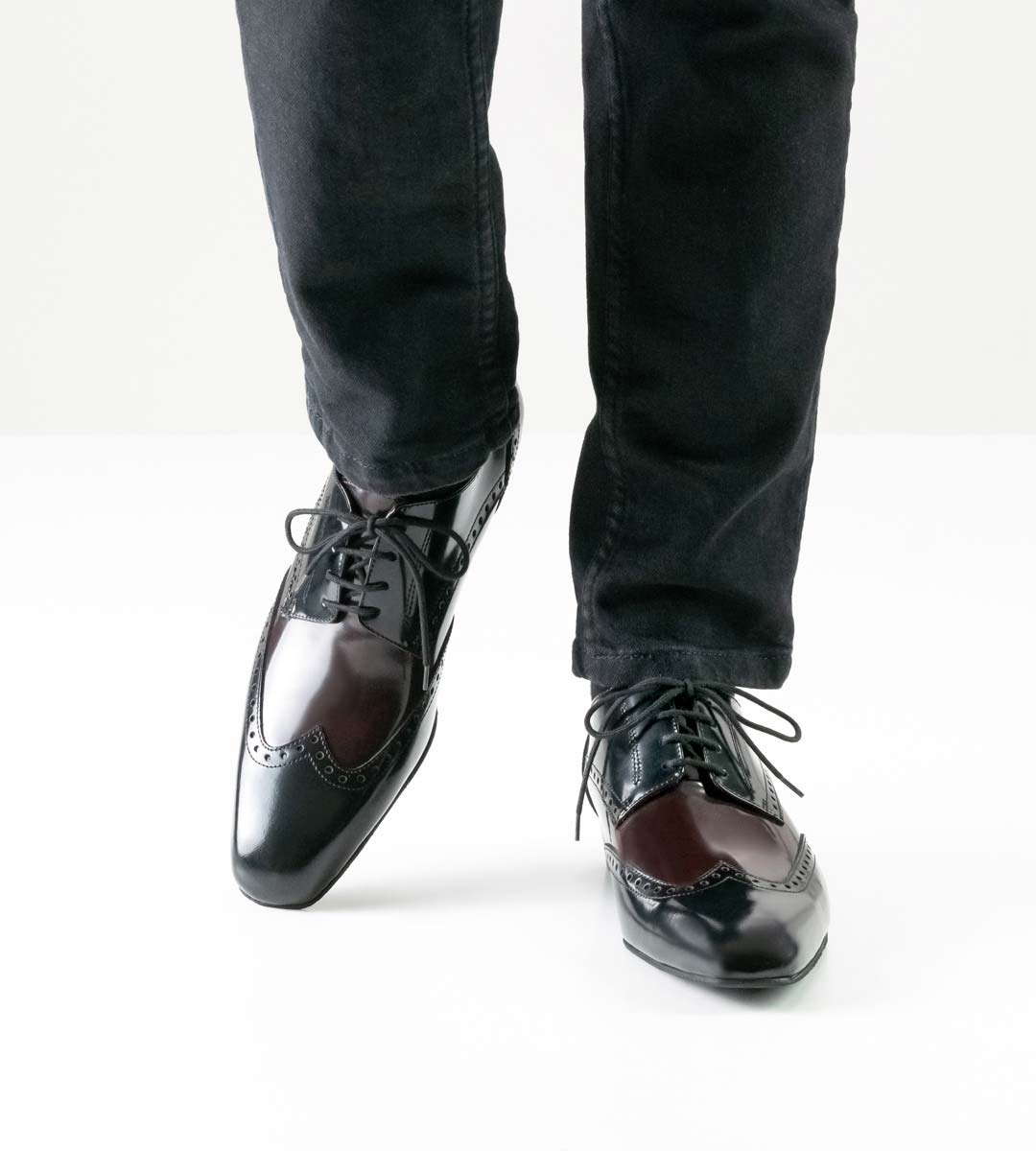 Belgrano Chaussures de danse pour hommes de Nueva Epoca pour le tango en combinaison avec un jean noir