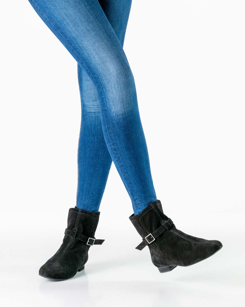 Harper jeans bleus combinés avec des bottes de danse noire Linedance de Werner Kern