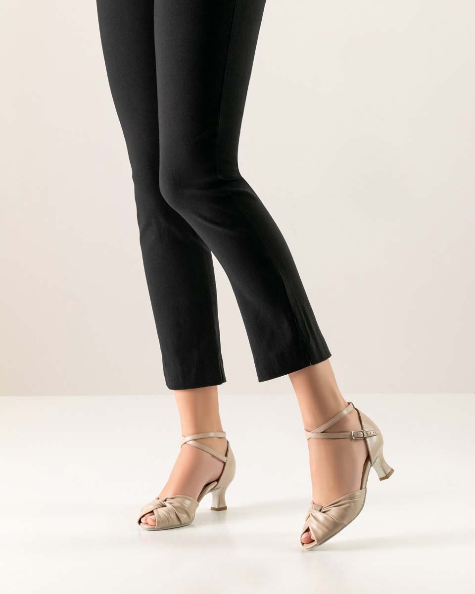 Ruth Chaussures de danse pour femmes Werner Kern confortables combinées à un pantalon noir