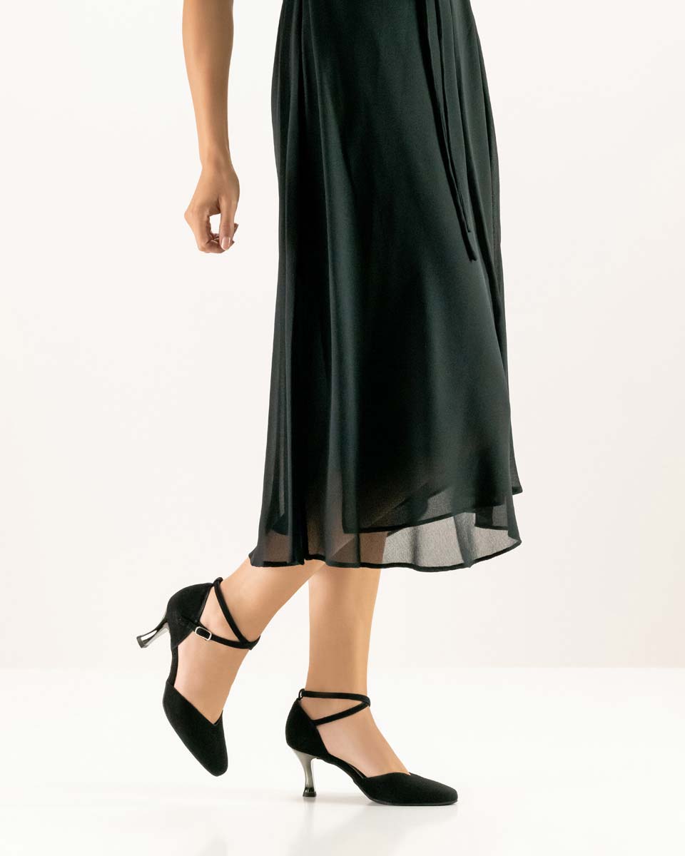 Melodie chaussure de danse pour femme en daim noir de Werner Kern en combinaison avec un pantalon noir