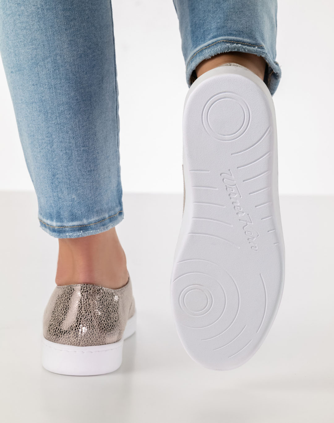 Semelle en PU blanche de la chaussure de danse Whitney, vue de dessous, avec le logo Werner Kern