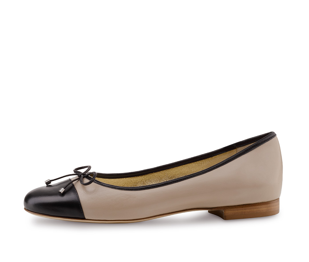 Ballerine Mia beige avec embout noir en cuir nappa