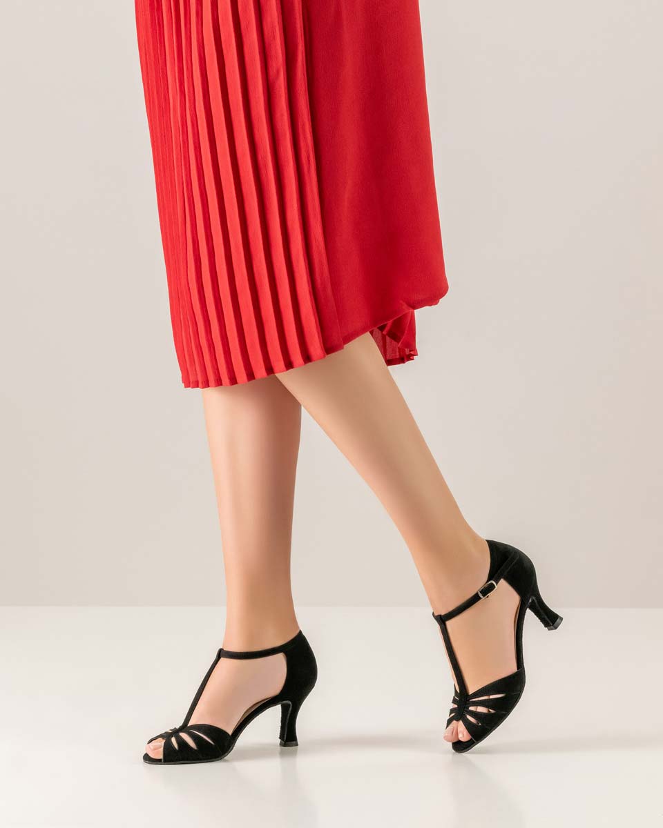 Dalia Jupe plissée rouge en combinaison avec une chaussure de danse noire pour femmes Werner Kern