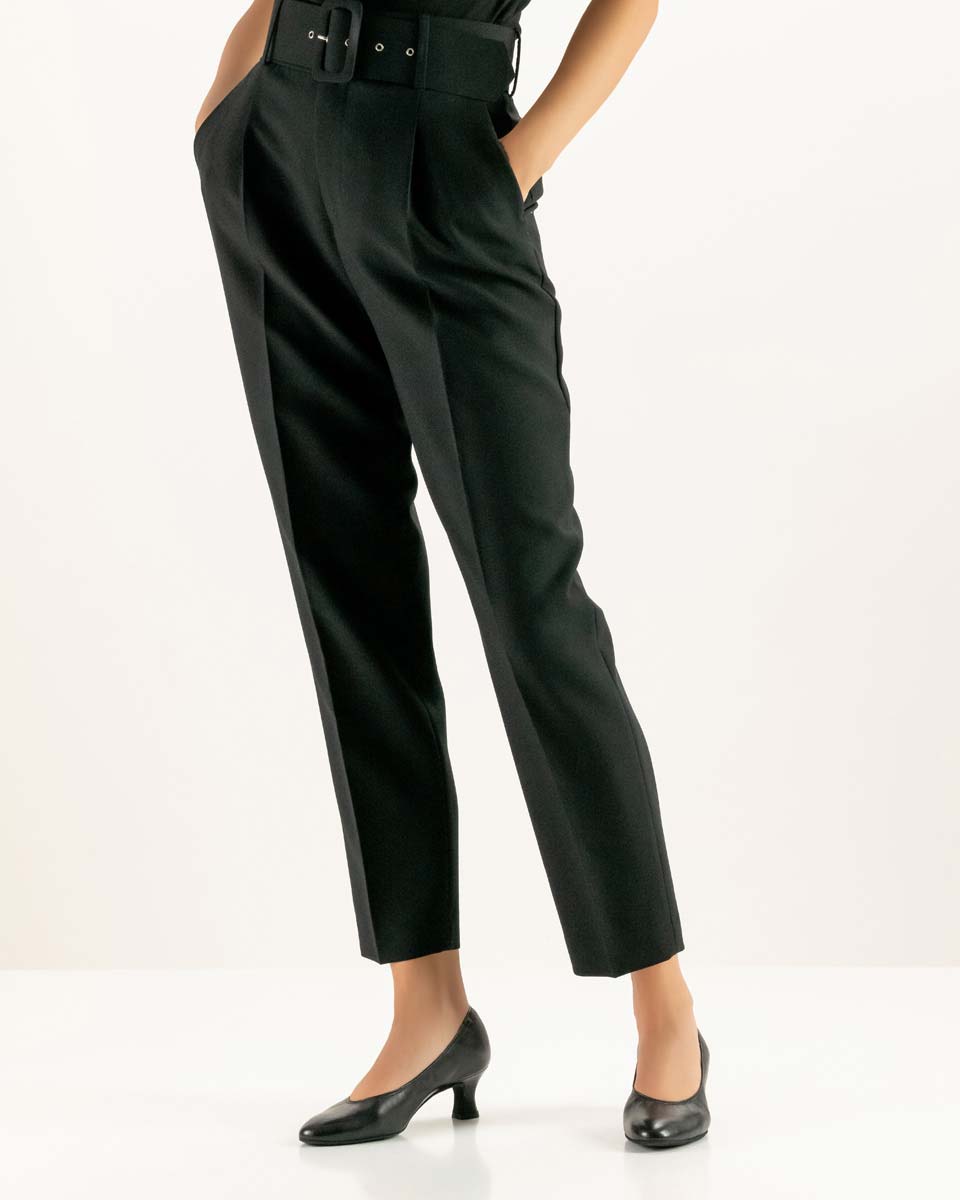 Laura Chaussures de danse confortables pour femmes Werner Kern combinées avec un pantalon noir classique