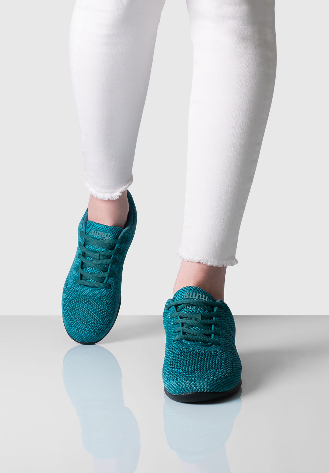 Sneaker 175 Baskets de danse pour femmes 175 en Pétrole par Suny by Anna Kern, en matériau tricoté fin avec semelle divisée, idéales pour danser sur tous les sols.