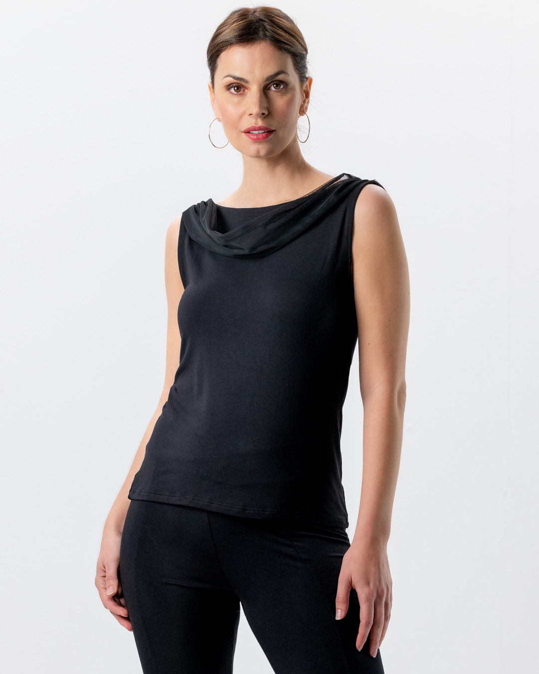 Haut de danse Auri pour femmes en noir – élégant haut en bambou avec découpe dans le dos et empiècements en tulle, idéal pour la salsa, le tango et d'autres danses.