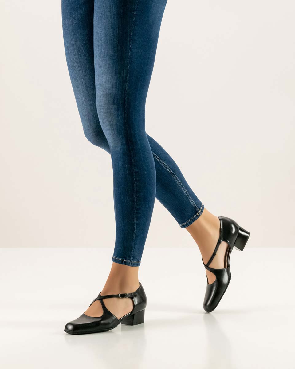 Ines Chaussures de danse pour femmes de Werner Kern combinées avec un jean bleu
