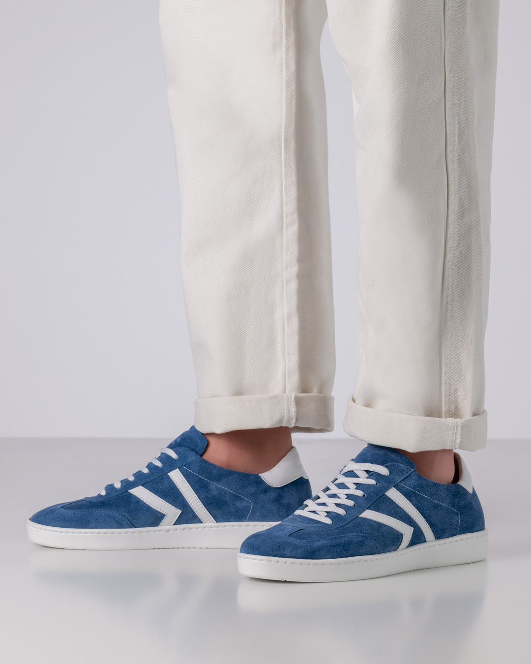 Baskets de danse ultra-légères bleu jean avec semelle blanche polyvalente de Werner Kern