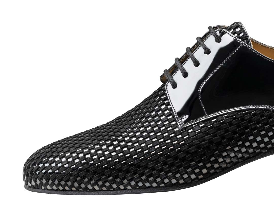 Rio Negro Détail du tressage en laque et velours de la chaussure de danse pour homme Nueva Epoca
