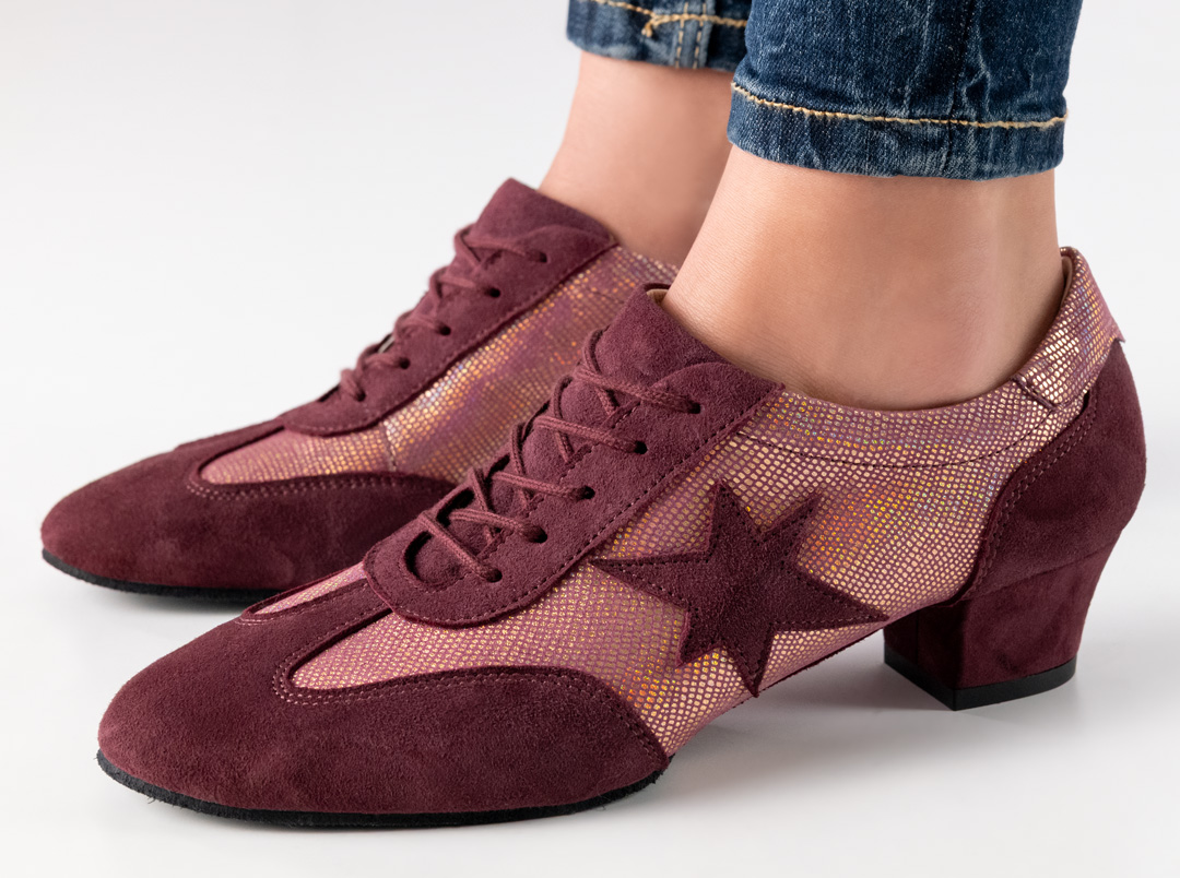 Chaussures d'entraînement de Werner Kern avec talon de 3,5 cm, application en forme d'étoile et semelle fendue pour un entraînement parfait.