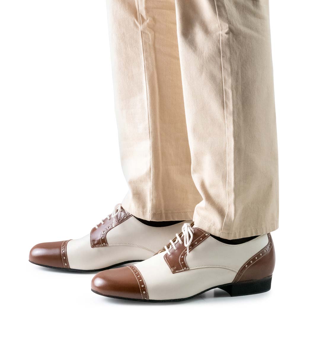 Bergamo pantalon beige en combinaison avec les chaussures de danse pour hommes Werner Kern en deux couleurs