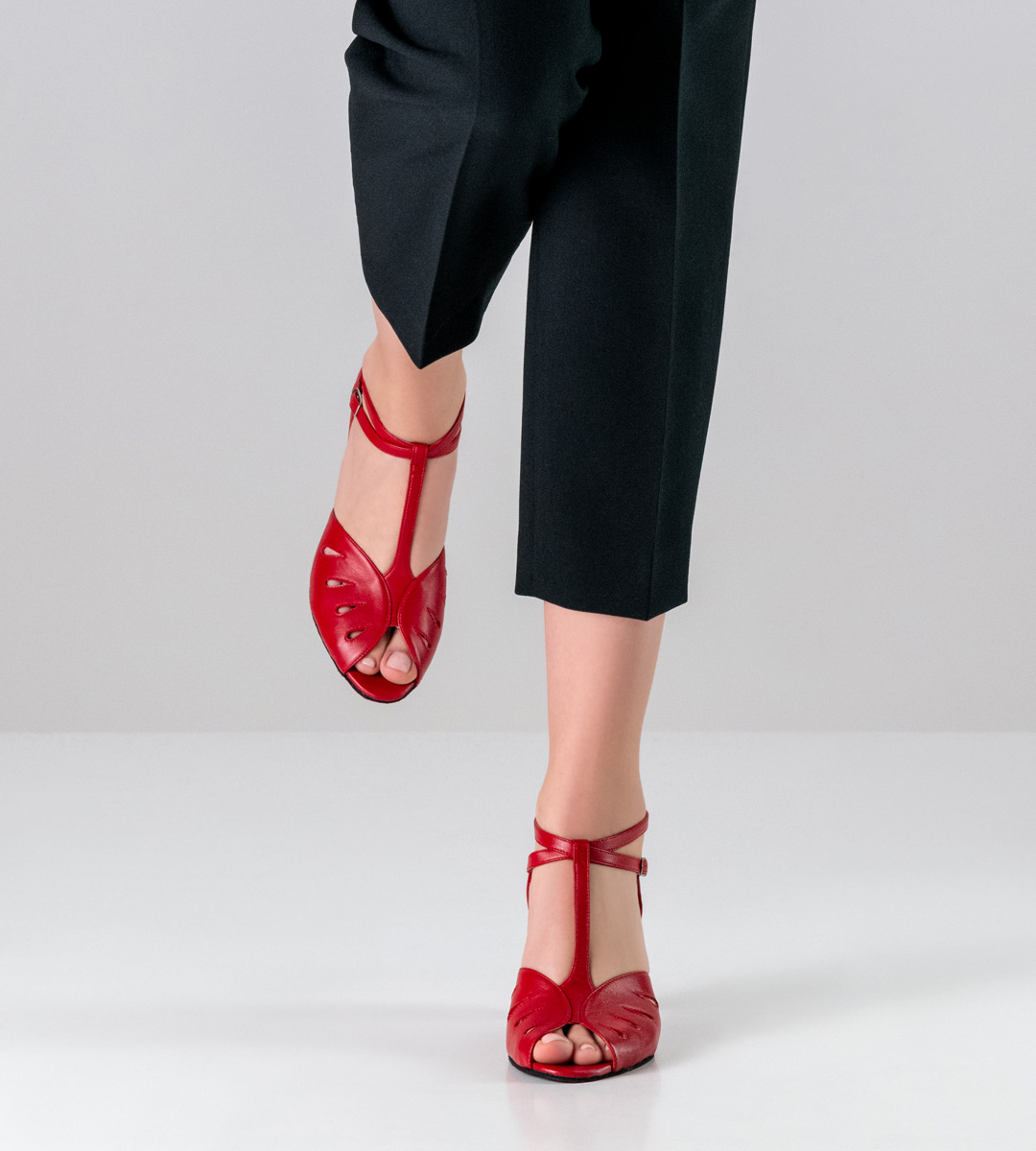 Chaussures de danse ouvertes pour femmes de Werner Kern avec barre en T en rouge