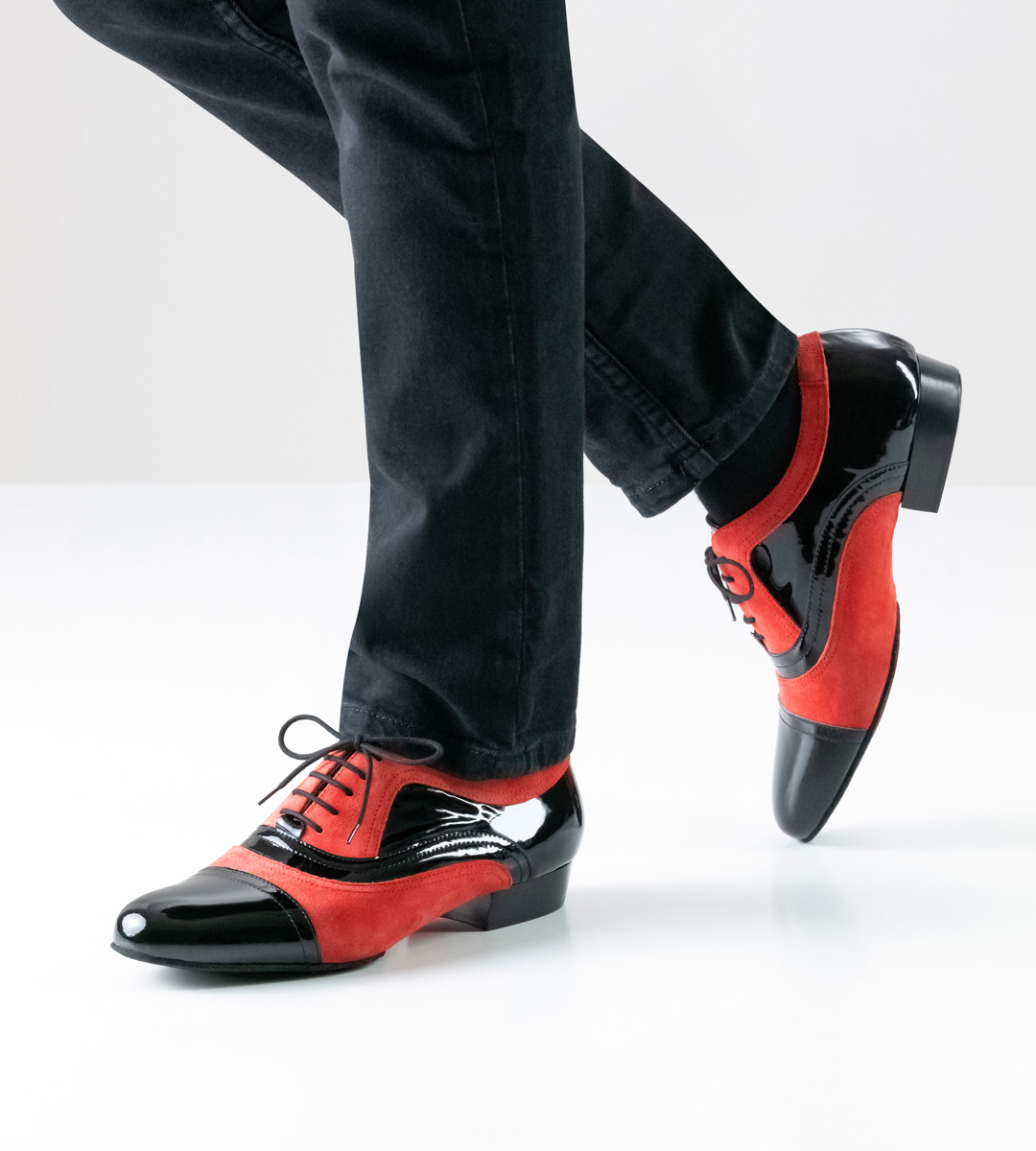 Chaussures de danse pour hommes noires et rouges avec semelle divisée de Nueva Epoca
