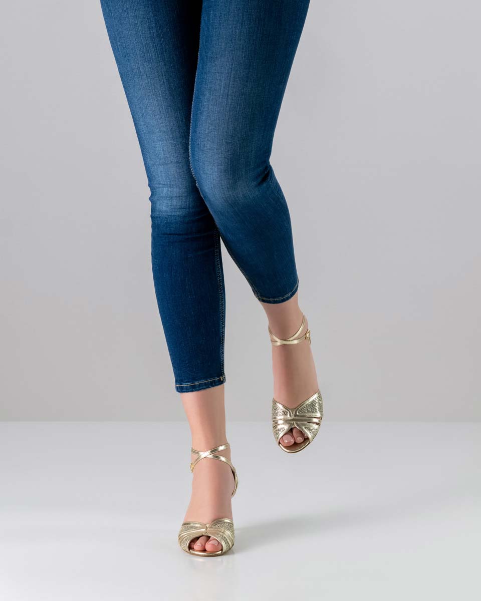 Scarlet Jeans bleu associé à une chaussure de danse pour femme de 6 cm de haut