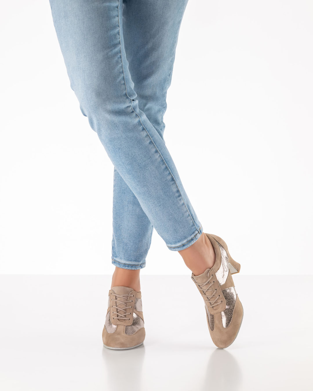 Alison Chaussures de danse d'entraînement à lacets en cuir beige et doré de la marque Werner Kern, avec un talon bloc de 6 cm